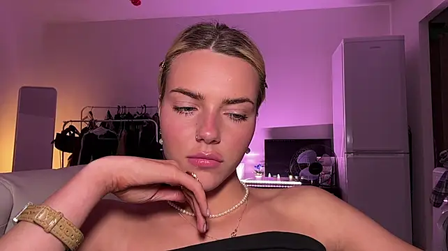 ChristelDuncombe Live XXX Chat