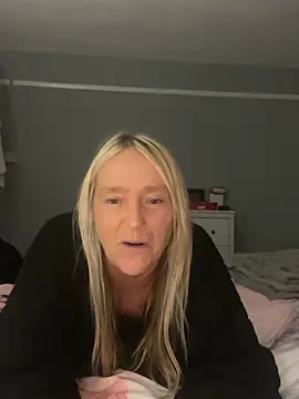 Blondnboujee53's Live XXX Chat