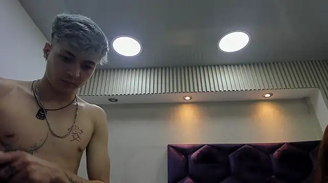 XXX chat uživo modela Ari_Stonne