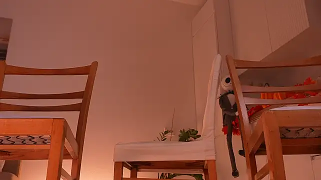 Miablueye Adlı Modelin Canlı XXX Sohbeti