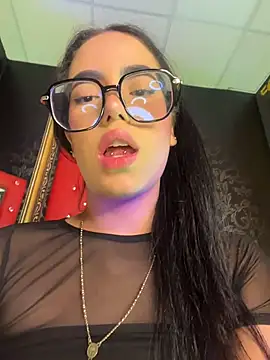 TopDollXXX Adlı Modelin Canlı XXX Sohbeti