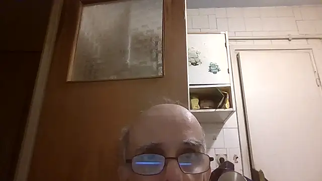 mariusica1@xh live XXX chat