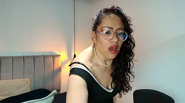 Charlot_Milf__'s Live XXX Chat