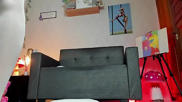Alaia_Love77 Adlı Modelin Canlı XXX Sohbeti