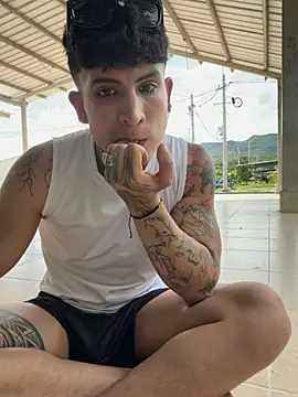 _Tomy08calderon's Live XXX Chat