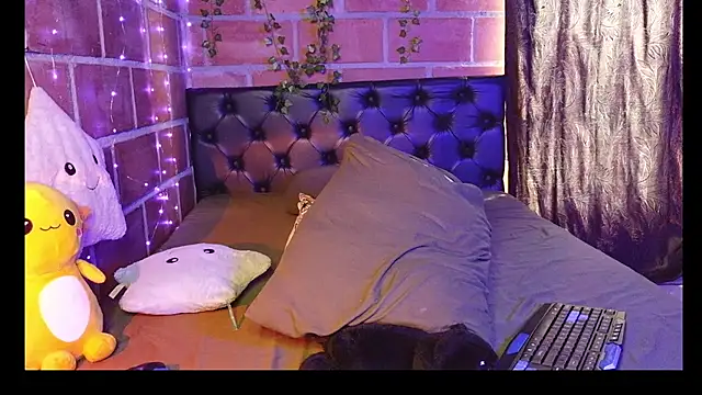 Nathacha Adlı Modelin Canlı XXX Sohbeti