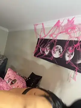 lil_jiggly Show in webcam