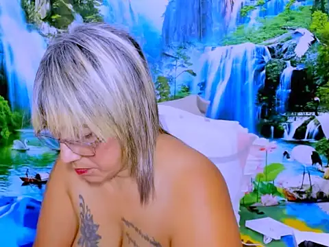 indianroxyn Live XXX chat