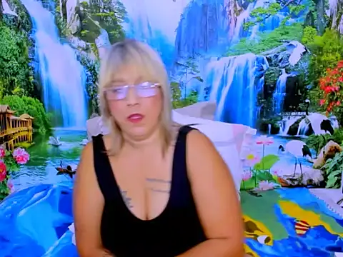 indianroxy's Live XXX Chat