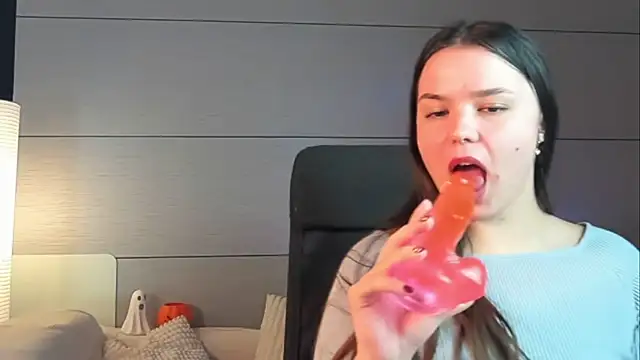 XXX chat uživo modela Laraaa_Loom
