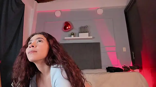 swmaddy_ Adlı Modelin Canlı XXX Sohbeti