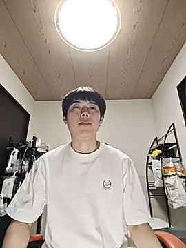whitebriefboyのライブXXXチャット