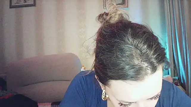 MoodieMira's Webcam Show