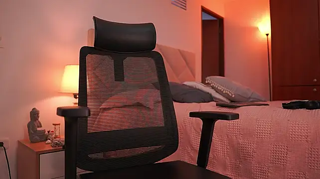 Lau_Bee Adlı Modelin Canlı XXX Sohbeti