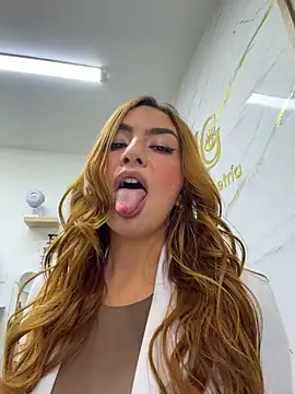 XXX chat uživo modela alicee16