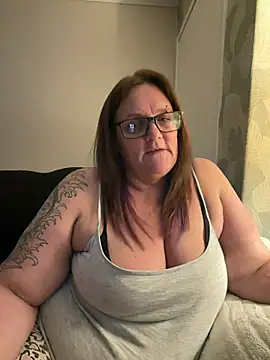 Busty-GilfQuinn Chat XXX live