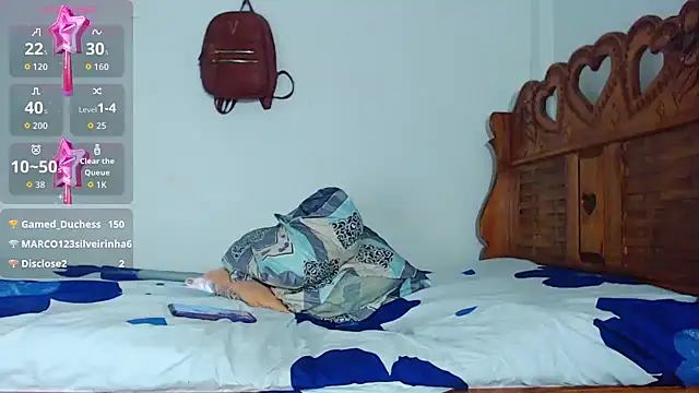 Chat +18 de blondebitchlitle ao vivo