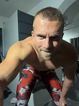 Johnytrain Live XXX Chat