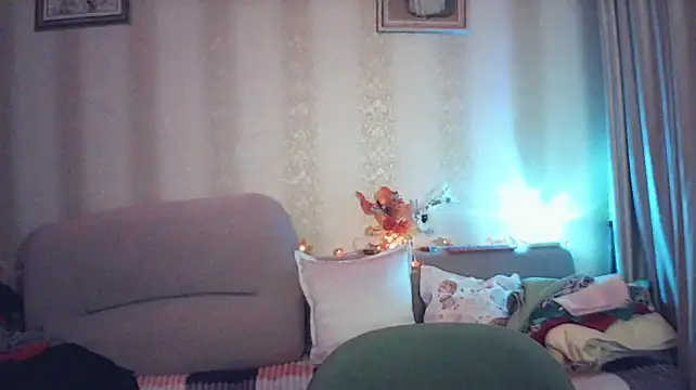 MoodieMira's Live XXX Chat