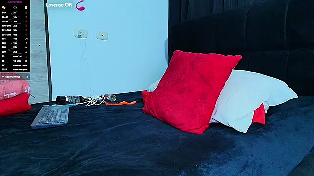 Roy-barney Live XXX-chat