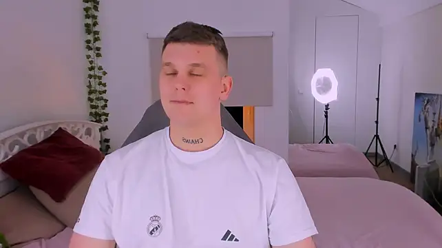 HotVanee's Live Chat Room