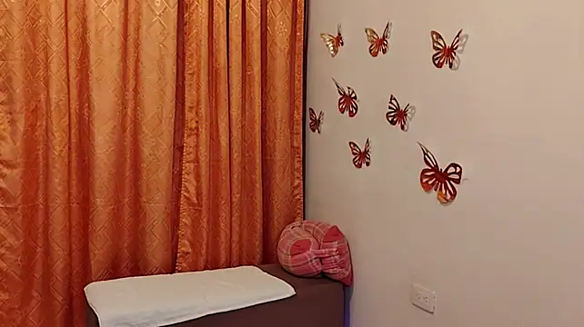 Bella_Exhibition Adlı Modelin Canlı XXX Sohbeti