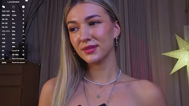 AdelaNovela's Live XXX Chat