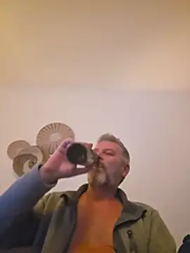 צ'אט XXX בשידור חי של HomeofficeDaddy