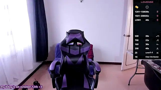 צ'אט XXX בשידור חי של emilydolll666