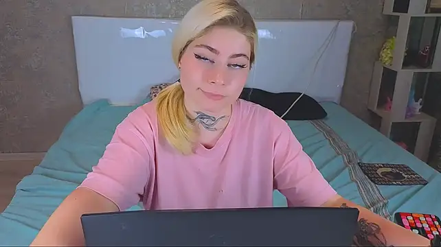 NikaRocks Adlı Modelin Canlı XXX Sohbeti