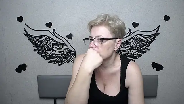 EmiliaGree – Naživo XXX chat