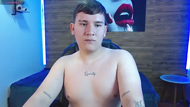 damian_miller7: онлайн-секс-чат