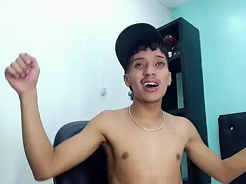 צ'אט XXX בשידור חי של brayan__hot__