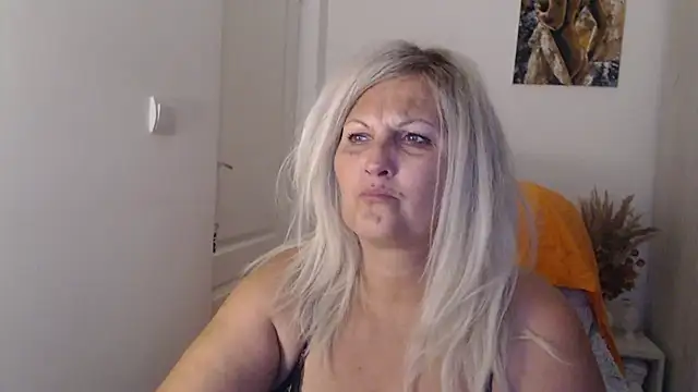 Divineblond Chat XXX live