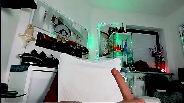 2bigass4_u's Live XXX Chat