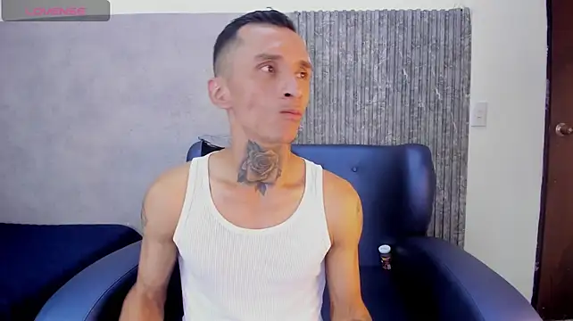 Chatroom XXX en direct de Evains_777