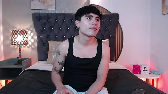 Tommy_Claks Chat XXX in diretta
