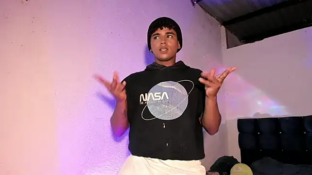 noah_smith02 Adlı Modelin Web Kamerası Şovu