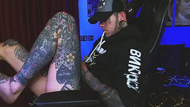 jhonny__ackerman XXX чат на живо