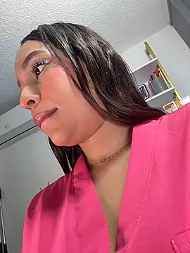 MiaCamille_ Adlı Modelin Canlı XXX Sohbeti