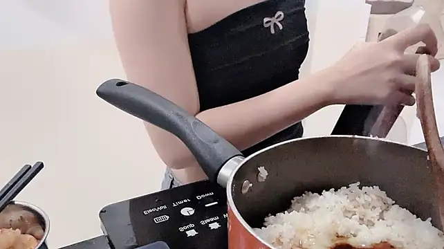 Yuyu-baobei Adlı Modelin Canlı XXX Sohbeti