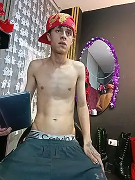 MikeHunteer's Live XXX Chat