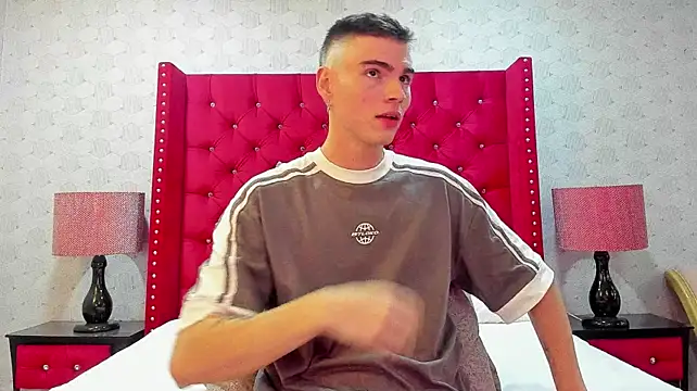 NickWild's Live XXX Chat