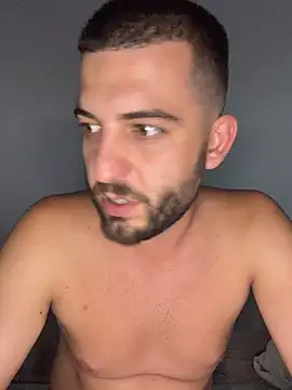 Chat +18 de Pablo_Hornyguy95 ao vivo
