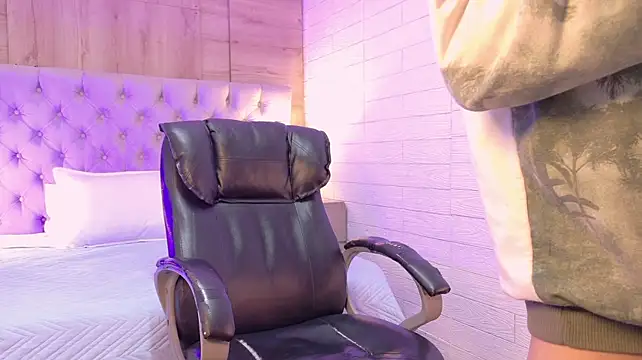 AleNoah_'s Live XXX Chat