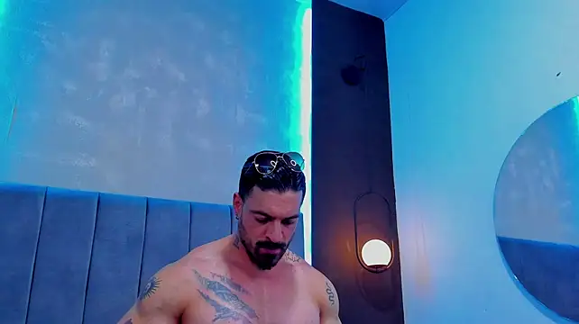 dennis__coxx Show in webcam