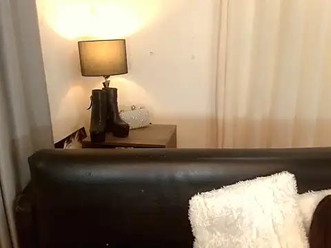 Ur_Midnight_Majesty's Live XXX Chat