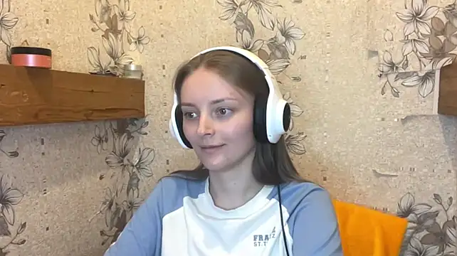 EmyMiu Adlı Modelin Canlı XXX Sohbeti