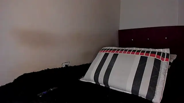 XXX chat uživo modela HeellBoy_