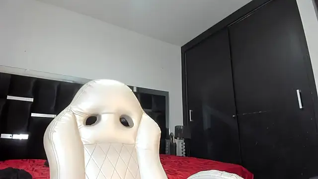Chat +18 de Miranda_bigcock3 ao vivo